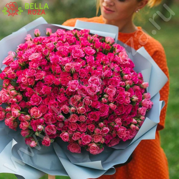 Букет из 75 розовых кустовых роз