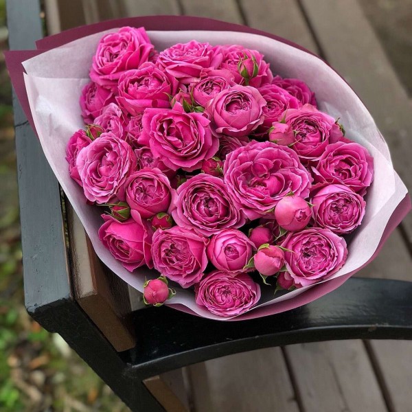 Букет из 19 кустовых роз "Мисти Баблс"