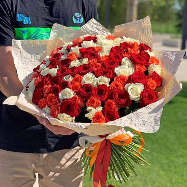 Букет из 101 розы красные, белые, Вау микс 70 см