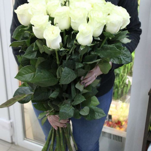 29 белых метровых роз (100 см)