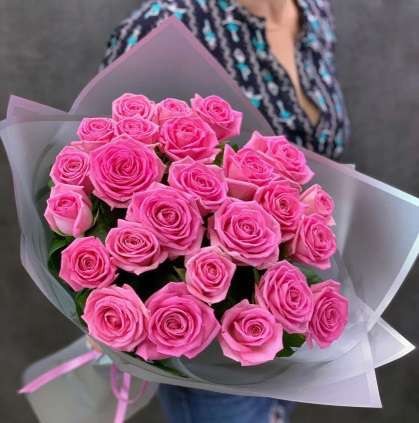 25 розовых роз "Аква" 70cм