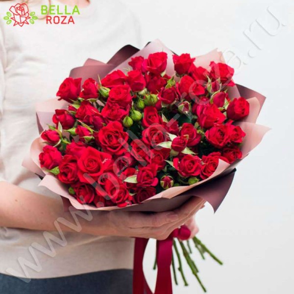 Букет из 25 красных кустовых роз 