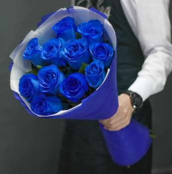 Букет из 11 натуральных синих роз 70-90 см