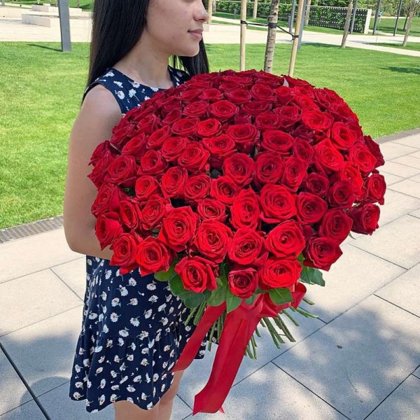 101 красная роза высотой 60 см