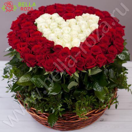 Букет 101 роза в корзине в виде сердца "Признаюсь в любви"