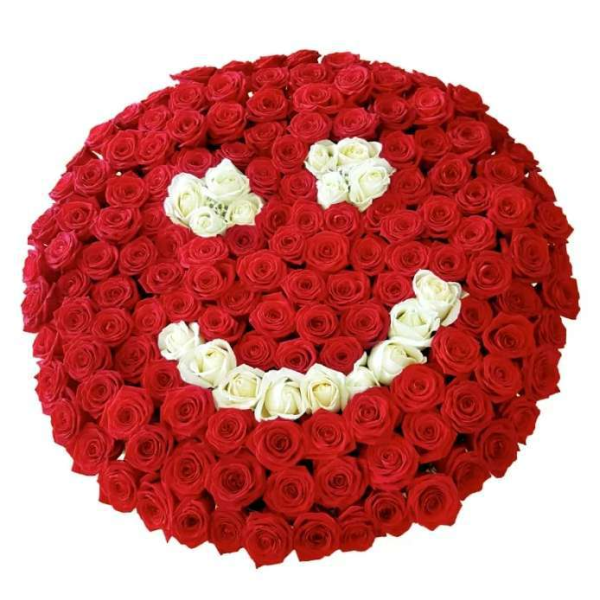 Круглая корзина из 201 красной и белой розы "Смайлик"
